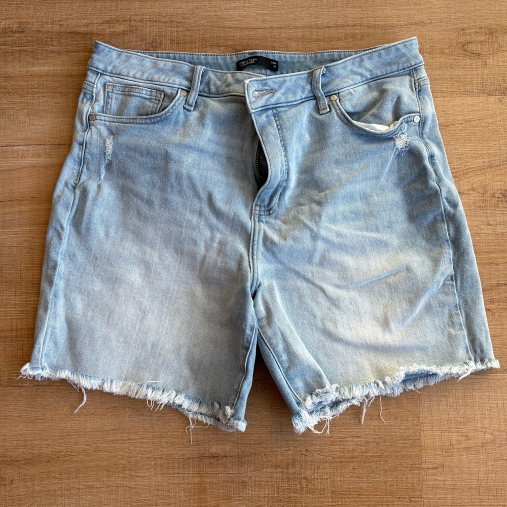 Simply Vera Vera Wang Denim Cutoff Shorts - 16P - Excellent Condition